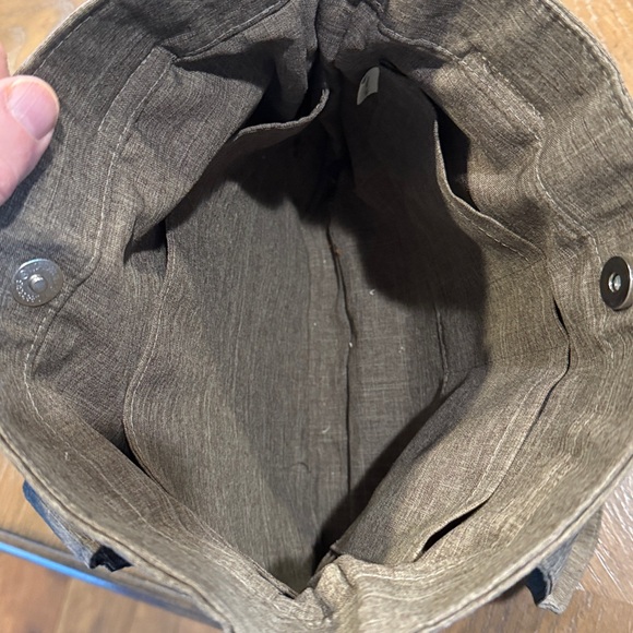 Elegant Button-Detail Women's Tote Bag - Picture 8 of 9